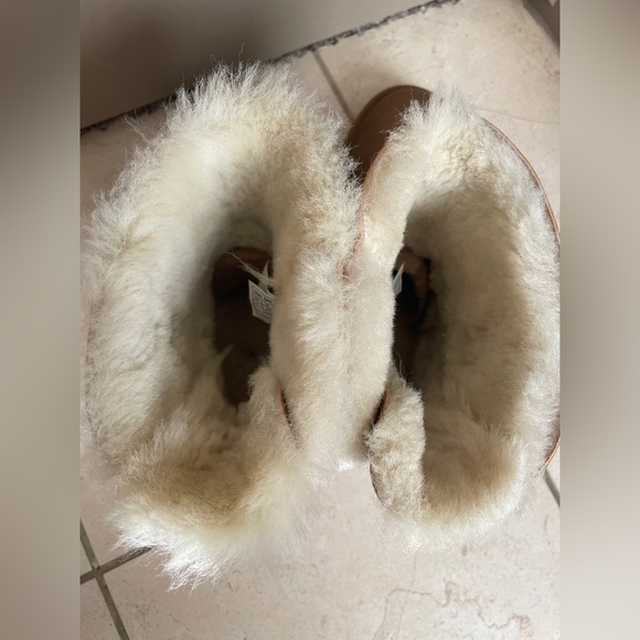 UGG Airehart Boots - Picture 10 of 14